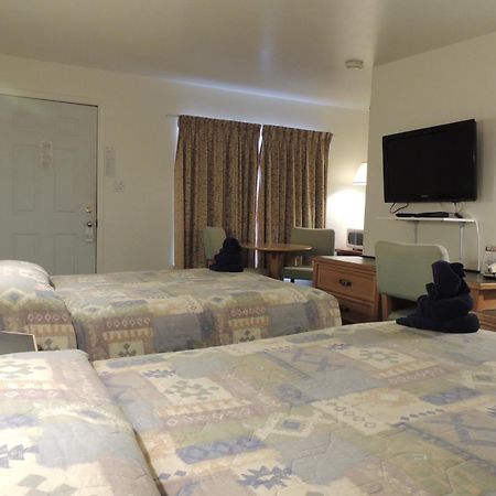 100 Mile Motel & Rv Park 100 Mile House Стая снимка