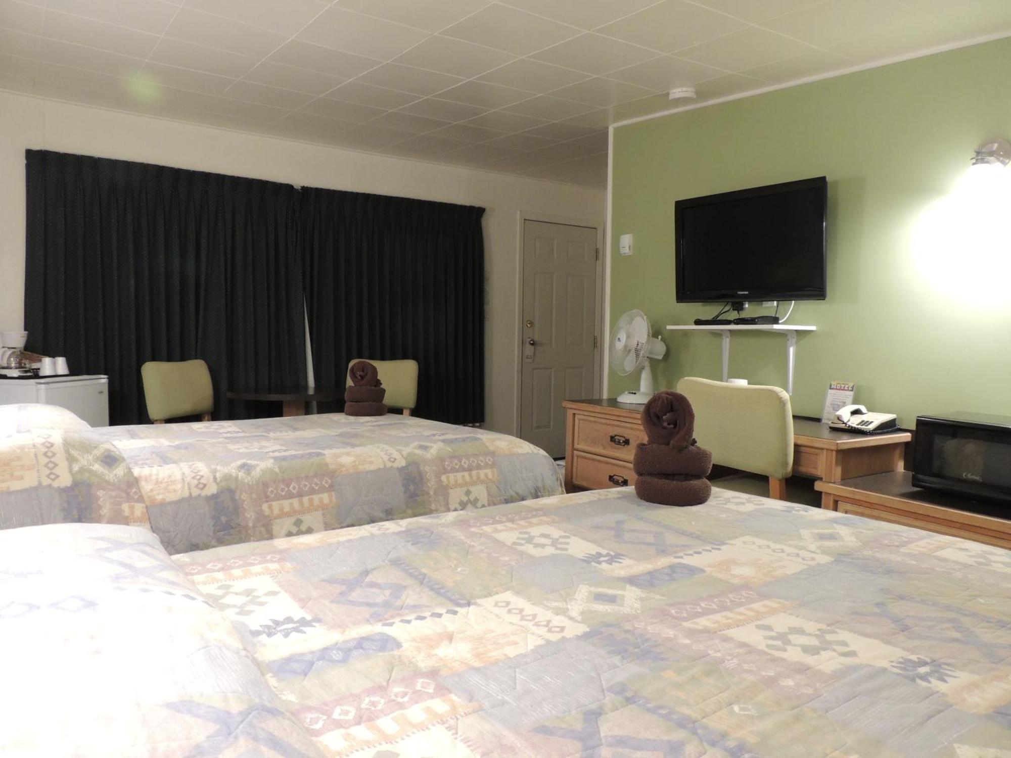 100 Mile Motel & Rv Park 100 Mile House Стая снимка