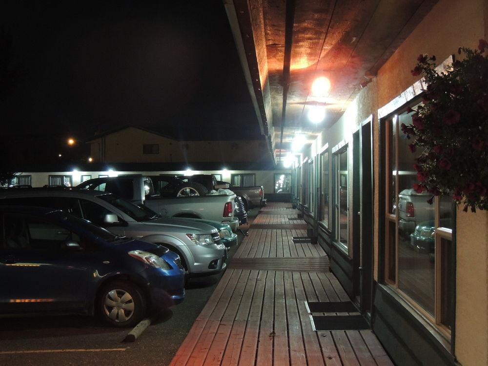 100 Mile Motel & Rv Park 100 Mile House Екстериор снимка