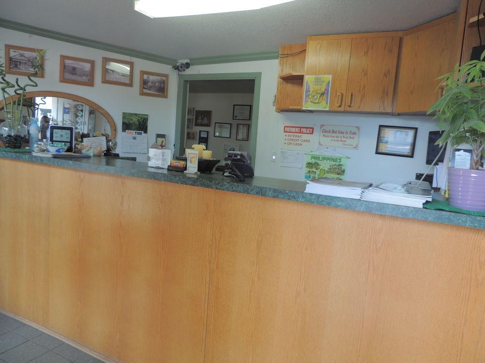 100 Mile Motel & Rv Park 100 Mile House Екстериор снимка