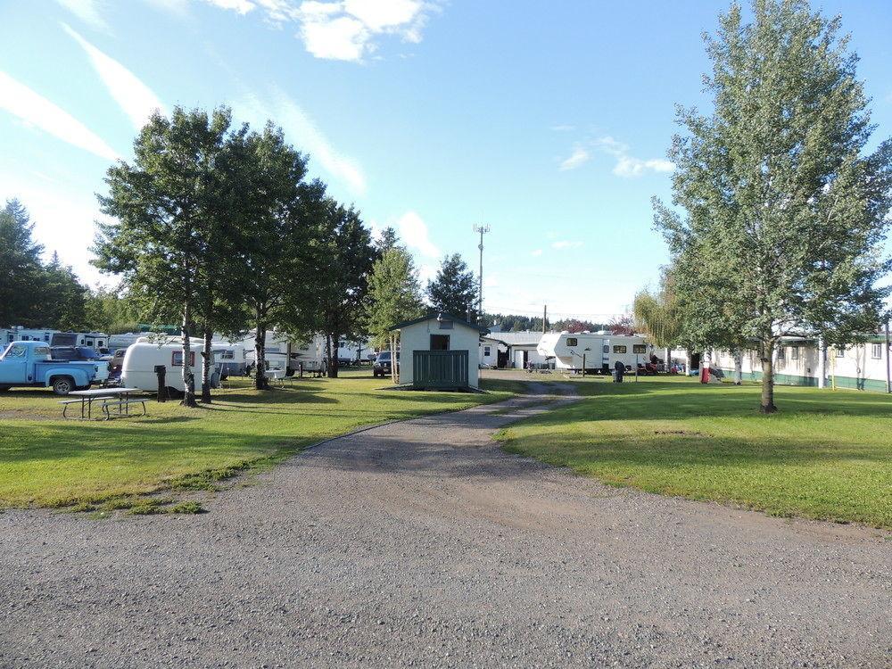 100 Mile Motel & Rv Park 100 Mile House Екстериор снимка