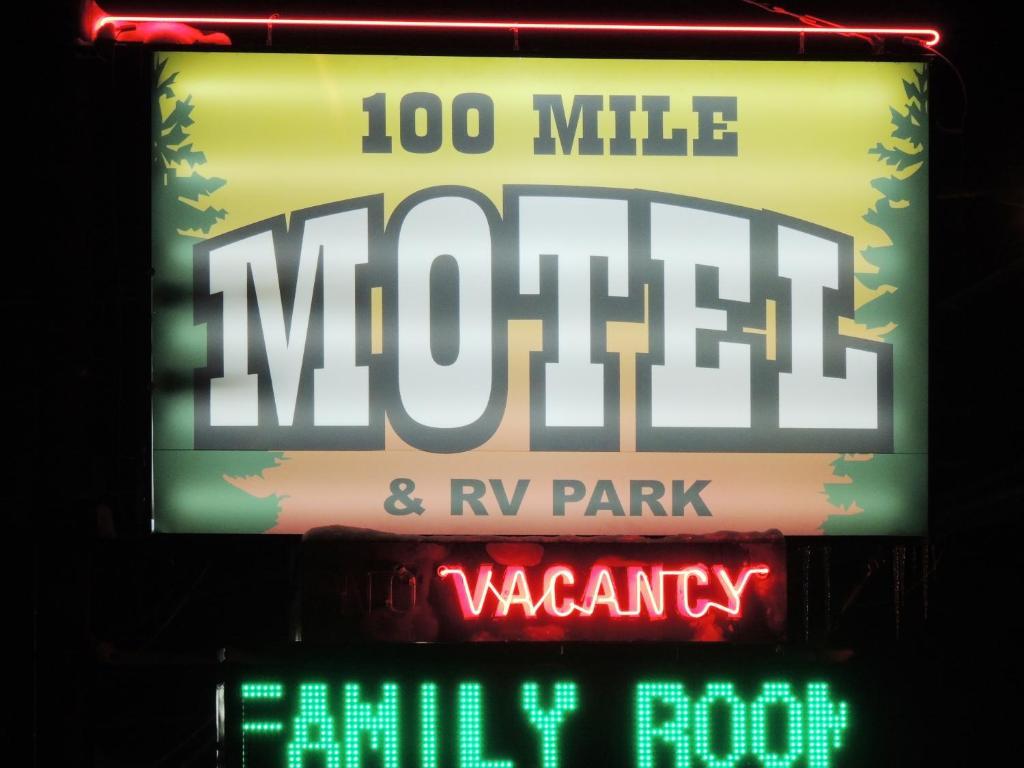 100 Mile Motel & Rv Park 100 Mile House Екстериор снимка