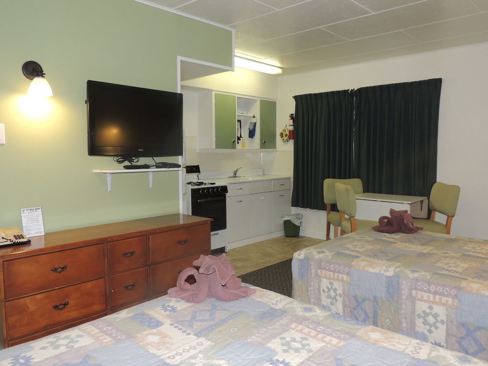 100 Mile Motel & Rv Park 100 Mile House Екстериор снимка