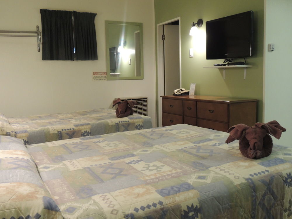 100 Mile Motel & Rv Park 100 Mile House Екстериор снимка