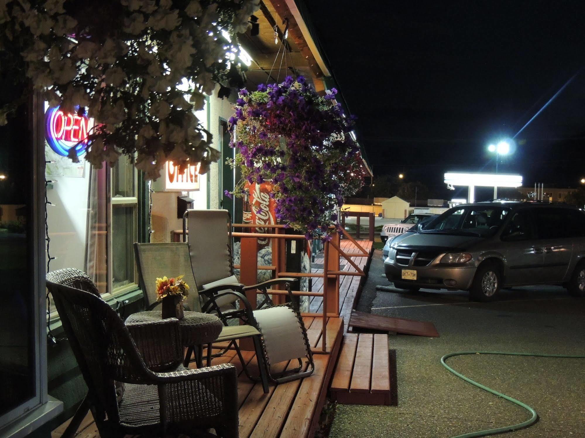 100 Mile Motel & Rv Park 100 Mile House Екстериор снимка