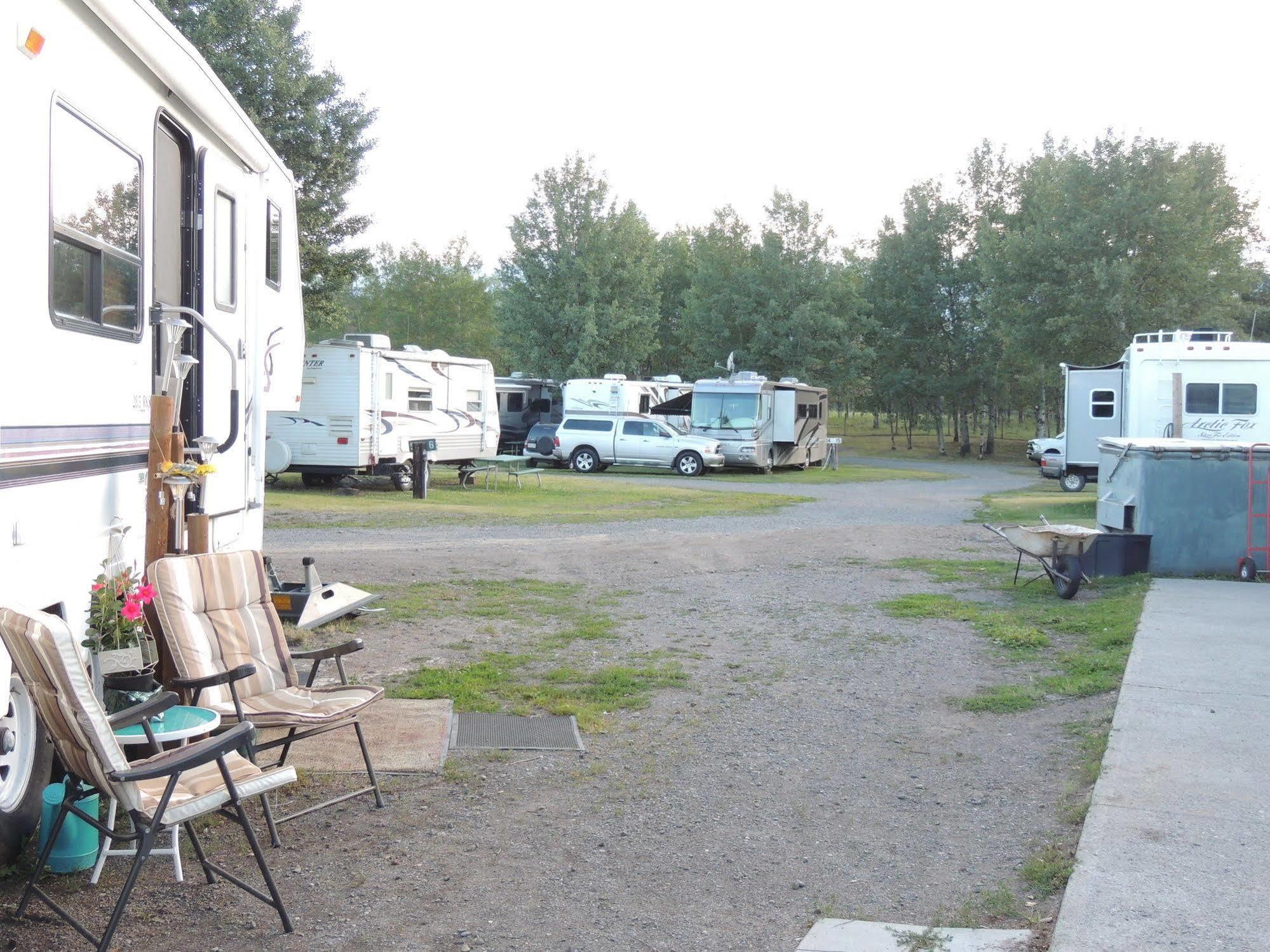 100 Mile Motel & Rv Park 100 Mile House Екстериор снимка