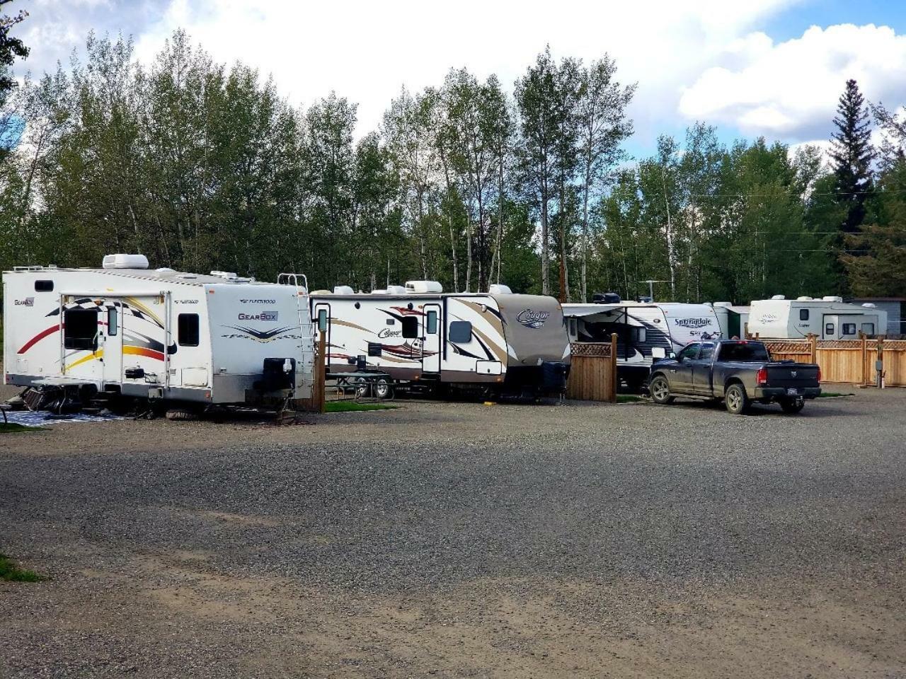 100 Mile Motel & Rv Park 100 Mile House Екстериор снимка