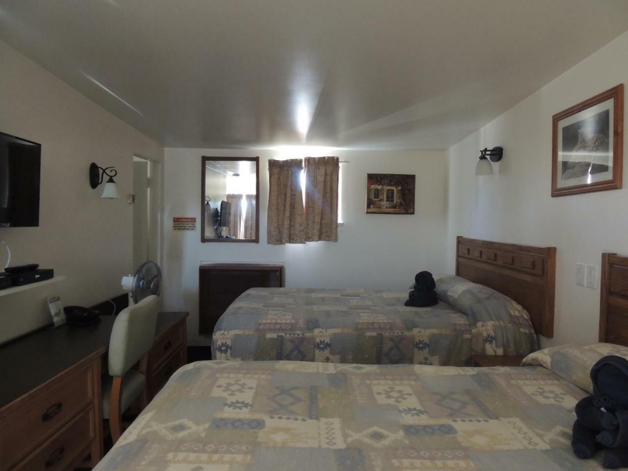 100 Mile Motel & Rv Park 100 Mile House Екстериор снимка