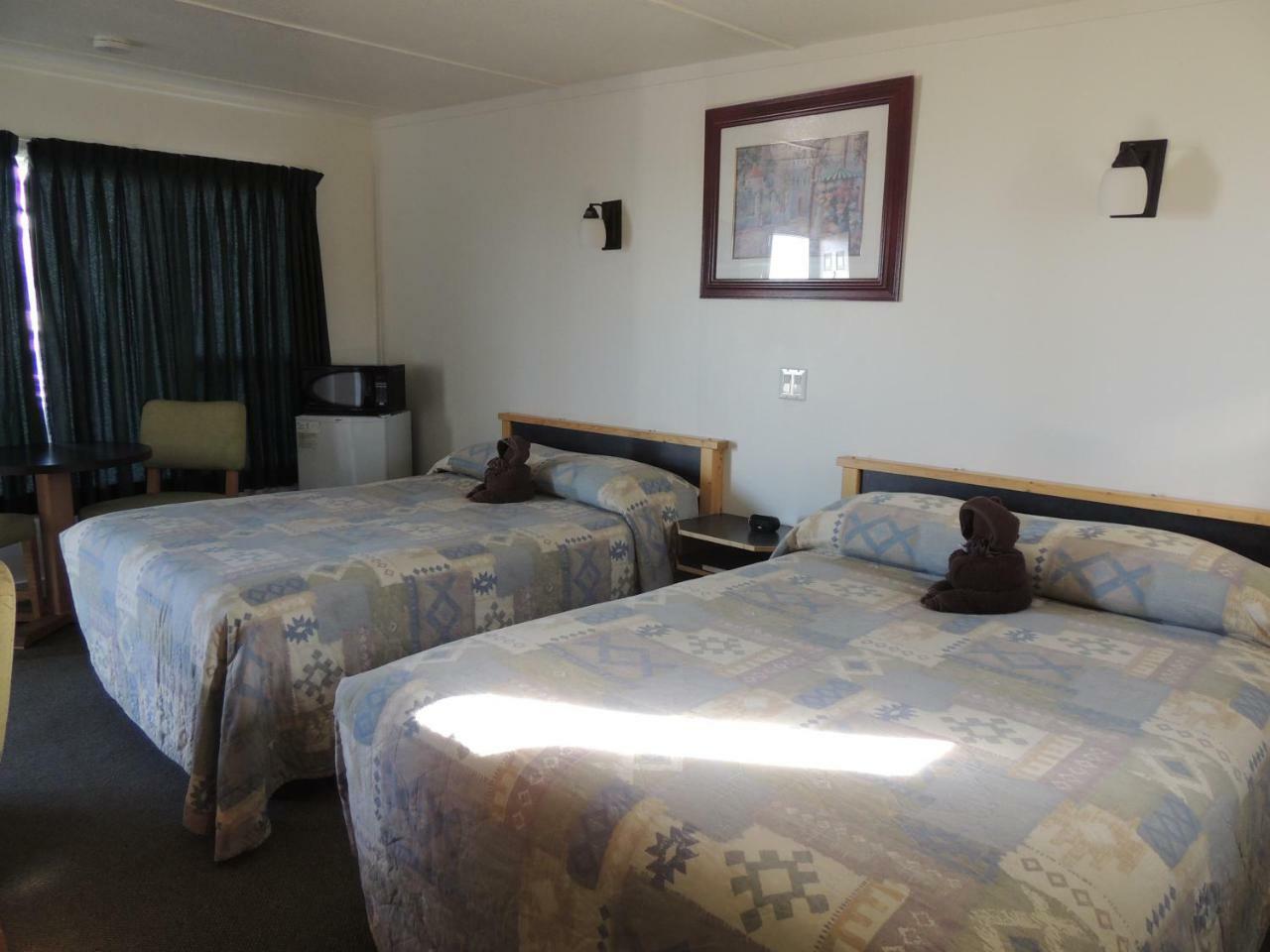 100 Mile Motel & Rv Park 100 Mile House Екстериор снимка