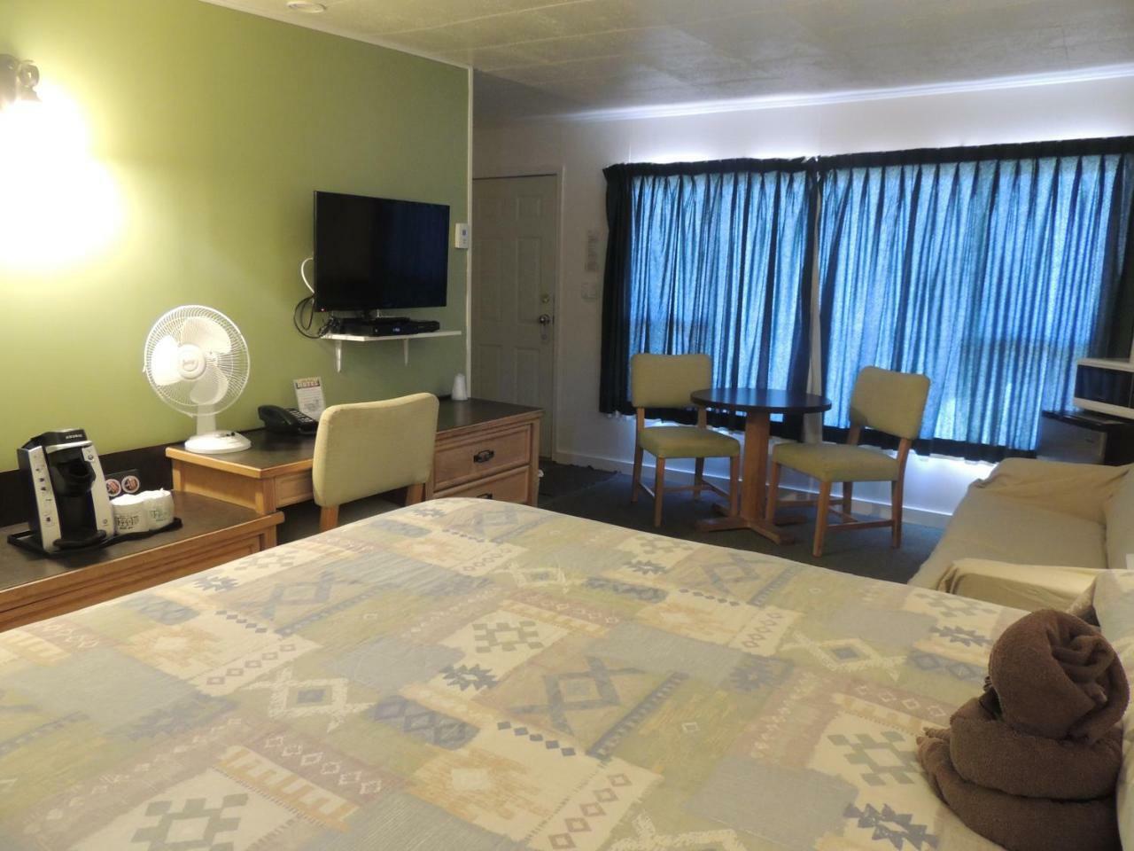 100 Mile Motel & Rv Park 100 Mile House Екстериор снимка
