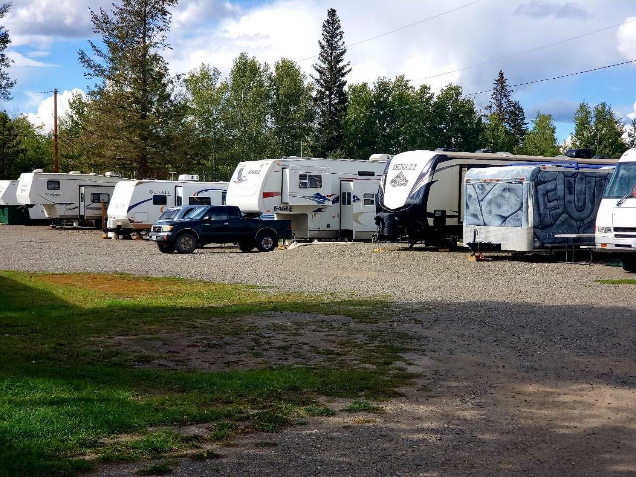 100 Mile Motel & Rv Park 100 Mile House Екстериор снимка