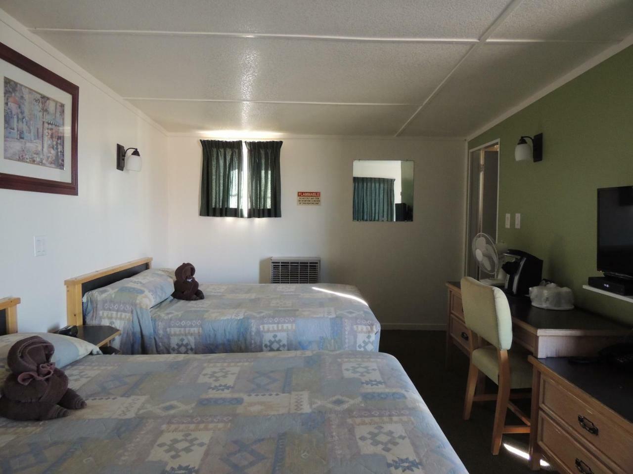 100 Mile Motel & Rv Park 100 Mile House Екстериор снимка